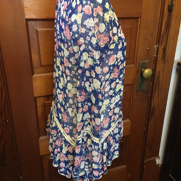 Living Doll floral ls semi sheer top. Size s. - Picture 2 of 7